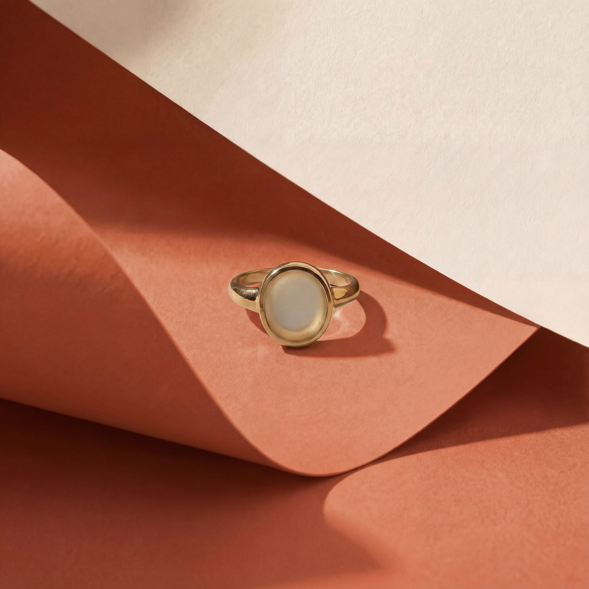 LIMA signetring wit witte chalcedoon goud — Mélis-Mélos