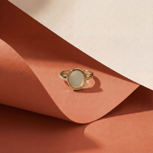 LIMA signetring wit witte chalcedoon goud — Mélis-Mélos